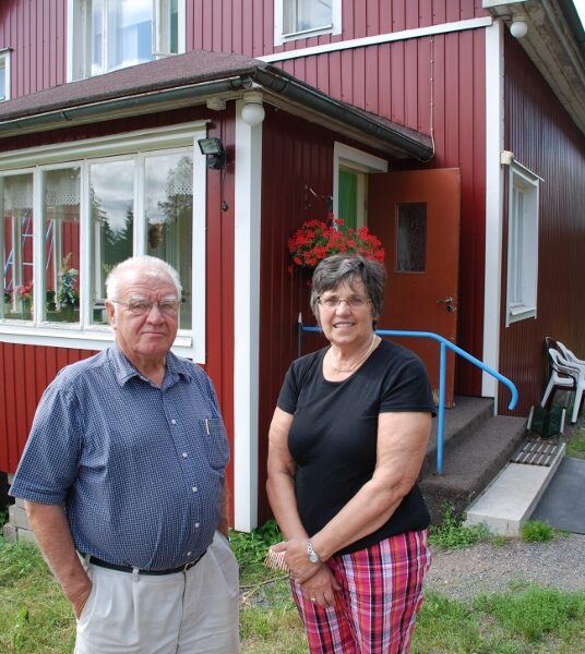 Pekka ja Elsemaj Litmola asuivat Tenholan kesänviettopaikkansa yläkerrassa ennen Kanadaan muuttoa.