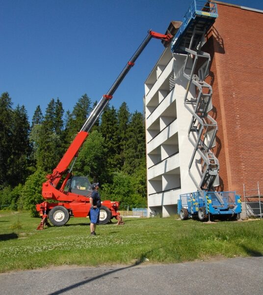 Airikintien kerrostaloista toinen saa pian uuden tiiliverhoilun