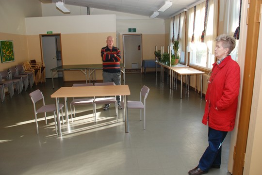 Simo Oksanen ja Helmi Salomaa ovat molemmat työskennelleetkin Tuohikodon tiloissa, Oksanen opettajana ja Salomaa postivirkailijana.