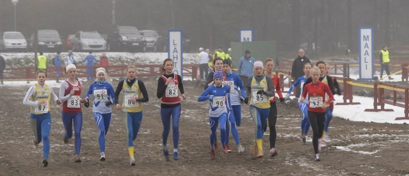 Saara Nikander (90) rymisti heti lähdössä kärkeen ja pysyi siellä maaliin saakka.