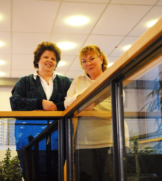 Gunnevi Vesterlund ja Ritva Lesonen kokoavat luontaishoitoalan yritykset yhteen.