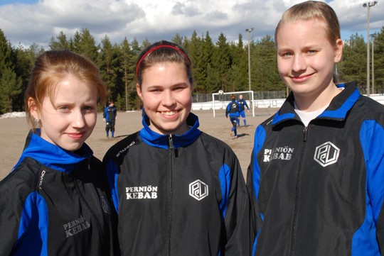 Erika Asklöf, Emmi Rokka ja Miia Halonen lähtevät parin viikon päästä alkavaan kauteen mitali mielessä.