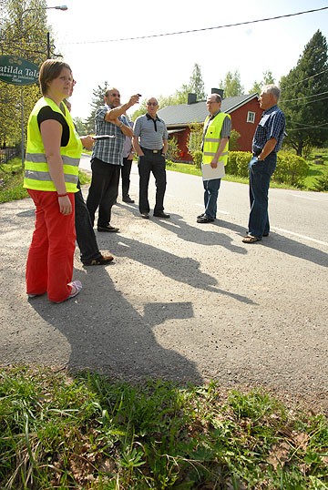 Teijon alueen liikenteen pulmapaikkoihin tutustuttiin paikan päällä.