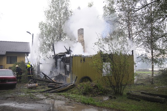 Salama sytytti vanhan asuintalon Tuohitussa. Talo paloi kokonaan.