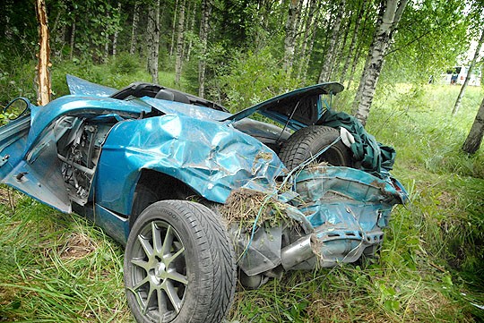 Auto ruttaantui korjauskelvottomaan kuntoon.