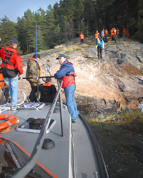 Etsijät vietiin saareen meripelastusvene Drakenilla.