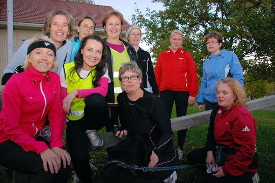 Nurkkilan naiset olivat lähdössä lenkille jälleen kerran. Koolla vas. Kaisa Erjala, Marianne Vainio, Anne Rokka, Riitta Ahlqvvist, Susanna Lindstedt, Merja Jalonen, Pirkko Kesänen, Marja -Liisa Leinonen, Tiina Förström ja Katri Saaristo.