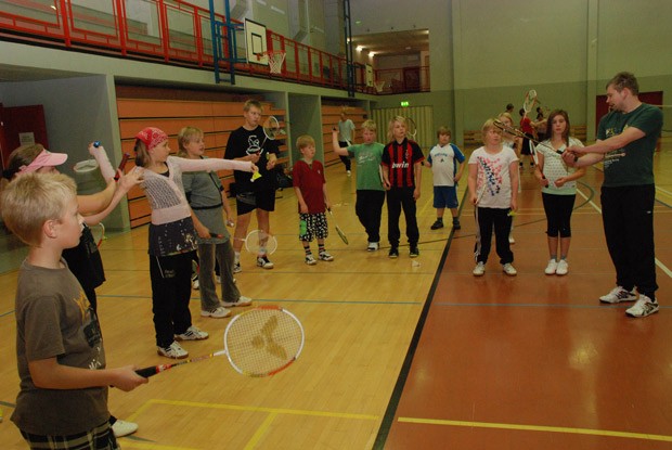 Emilia Isokangas ja Sanni Sutinen pelaavat atualalla,