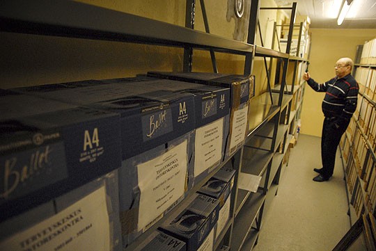 Kunnanviraston kellarissa on parhaillaan kuivaa, kertoo kiinteistömestari Jorma Helminen.