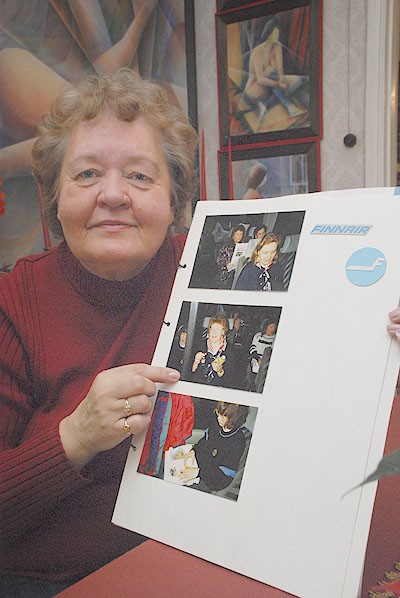 Leila Kuosalla on tallessa muistoja kunnanviraston huvitoimikunnan hulvattomilta reissuilta.