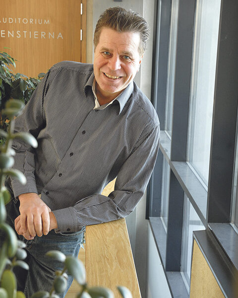 Mato Valtosella on tuhat rautaa tulessa; tekeillä on kaksi kirjaa, uusia musiikkikuvioita ja samalla mies kiertää pitkin Suomea puhumassa siitä, miten työnteosta saataisiin hiukan hauskempaakin.