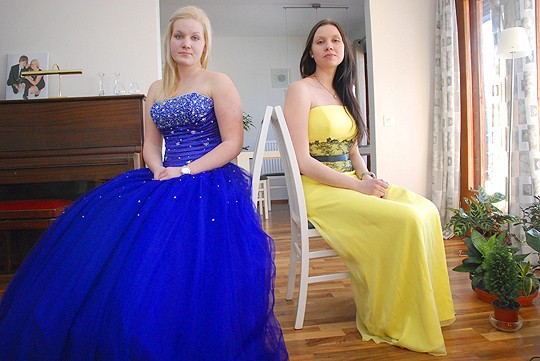 Roosa Katajakoski ja Riina Lehtinen juhlavina.