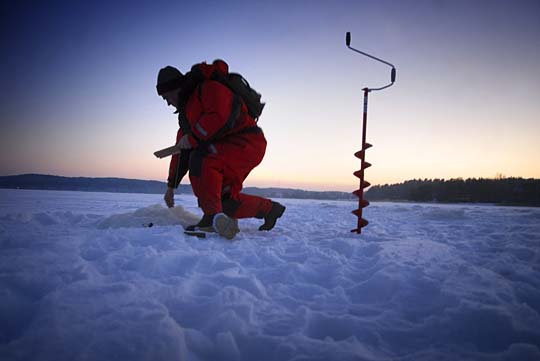 Pertti Falkstedt laskee madeharan pyyntiin.