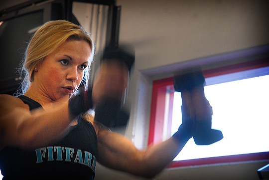 Hanna Saarion ohjelmaan kuuluu salitreeni neljästi viikossa.