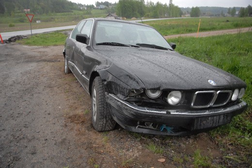 Musta kolhittu Bemari hylättiin Pääristentien päähän tiistaina.