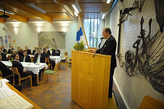 Heikki Liede sai puhua Särkisalossa lähes sadalle hengelle eli täydelle seurakuntakodille.