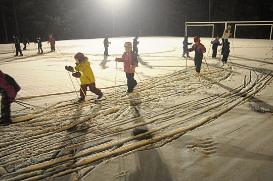 Melassuolla opetellaan sivakoimaan tiistaisin.