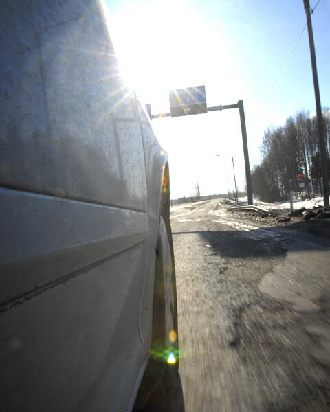 Kantatien pinnassa on Perniön liittymän kohdalla melkeinpä enemmän reikiä kun ehjää pintaa.