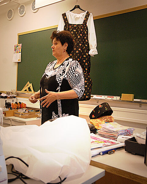 Maire Mannisella oli mukana yksi valmis puku.