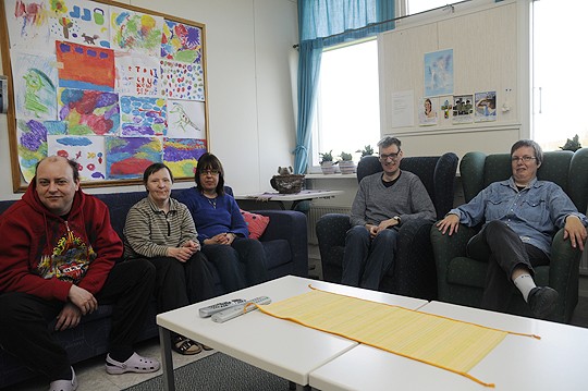 Kahvilanpitäjät koolla Leevi Piekäistä lukuunottamatta, vas. Tommi Helminen, Helena Leino, Heli Hahle, Kari Lehto ja Sirpa Valtonen.