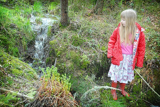 Eleonora Sychold keijupurolla.