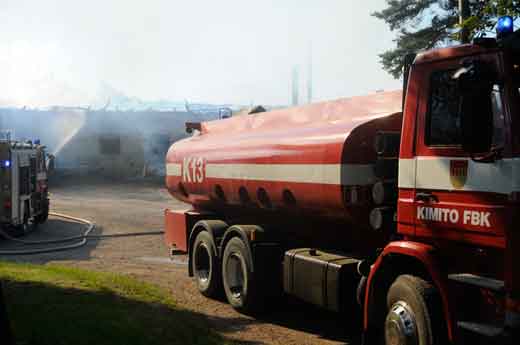 Varastokäytössä ollut navetta paloi maananataina Germundsvidjassa.