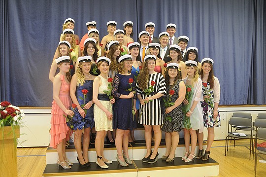 Perniön lukion ylioppilaat vuosimallia 2012.