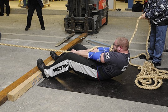 Pedro Karlsson sai kiskoa 50 tonnin painoista taloa tosissaan saadakseen sen liikkeelle.