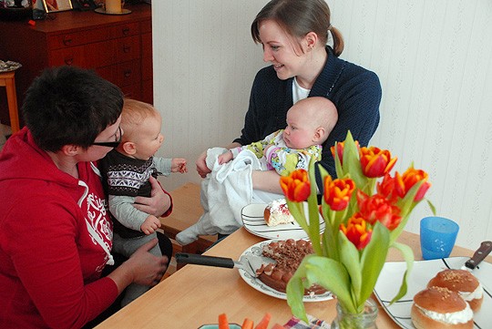 Kirsi Nummi ja Liinu vaihtoivat kuulumisia Elina Wikströmin ja Iidan kanssa.