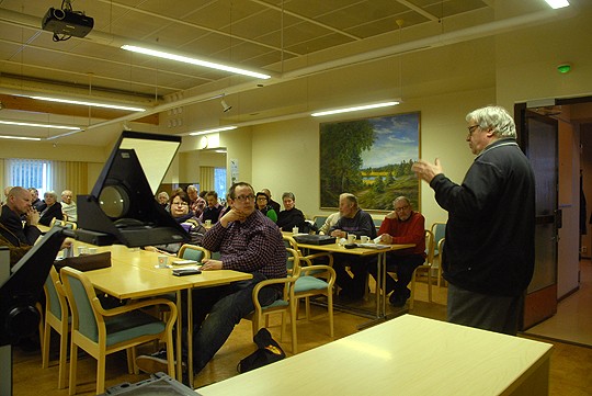 Eero Uusitalo evästi perniöläisiä perustamaan kyläyhdistyksen tai muun alueellisen vaikuttamisen elimen.