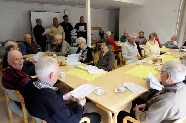 Keskiviikkokahveilla oltiin tyytyväisiä myötätuuleen.