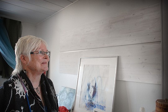 Tiiti Mendelin asuu ja maalaa nykyään Kemiön Vretassa.