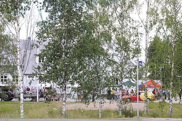 Kisko-päivää vietettiin viime kesänä lämpimässä säässä Kiskolan pihassa.