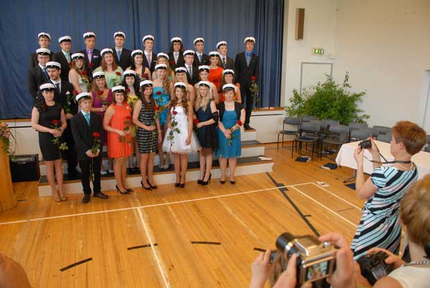 Perniön lukion ylioppilaat vuosimallia 2013.