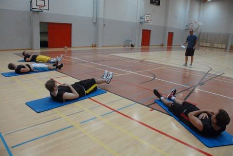 PeUn miehet harjoittelivat vielä maanantaina pinellä porukalla. Pasi Laineen kuntoharjoituksissa mukana vas. Kusti Räsänen, Tomi Himberg, Santeri Himanto ja Juhana Melkkilä.