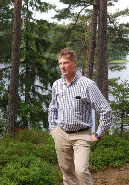 Maa- ja metsätalousministeri Jari Koskinen tutustui Teijon retkeilyalueeseen maanantaina.