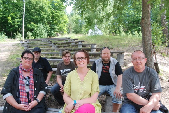 Provinssin teatterinjohtaja Seppo Suominen ja Provinssin hallituksen jäsenet Jukka Haarikko, Joonas Suominen sekä Vesa Manninen odottavat innolla yhteistyötä Krista ja Tuula Gustafssonin kanssa.