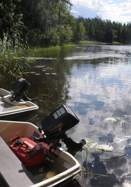 Luonnonkauniin Puontpyölinjärven rannalla on jo teholtaan sopivaa kalustoa.