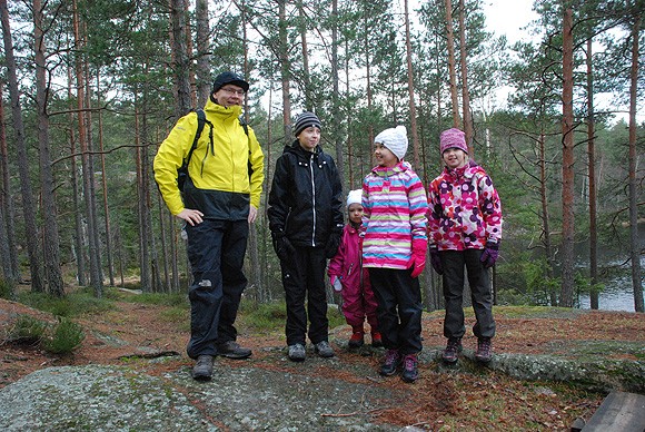 Teijolla on kävijöitä pitkin talvea. Espoolaiset Antti, Atte, Luminella, Lotte ja Caterina Kettunen uudenvuodenaattona ensimmäistä kertaa alueella.