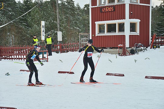 Vuoron vaihto: Niilo Helkama lähettää Jonna Juvan matkaan.
