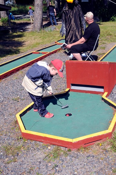 Jeremias Pihtlahti puttaa itsensä kolmoseksi.