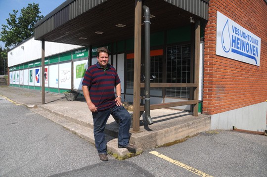 Sähkö-Lindroos saa myymälän ja varaston saman katon alle, kun yritys muuttaa entisiin Argrimarketin tiloihin , kertoo Jarkko Lindroos.