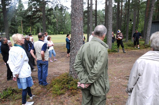 Kirjakkalassa pohdittiin viime viikolla joukolla, onko Likojärven vedenottoa syytä jatkossa rajoittaa. Pekka Ristolalla oli paperilla tarkat tiedot siitä, mitä järvellä on tapahtunut.