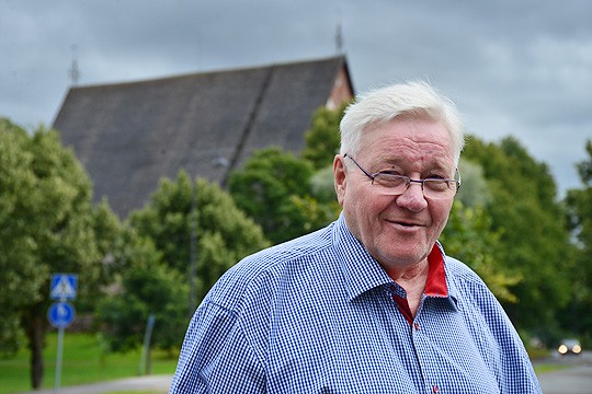 Reijo Tamminen lupaa, että Perniön kirkossa kuullaan musiikkia moneen makuun.