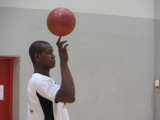 Paul Harris otti tuntumaa Perniön halliin tiistaina.