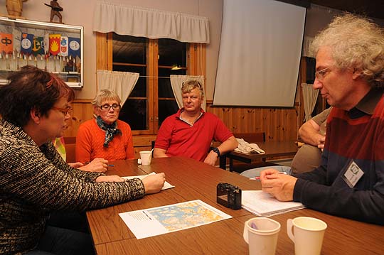 Särkisalon kyläkyselyn tuloksia perattiin viime viikolla pitäjäkokouksessa. Koolla vas. Mirja Meriluoto, Riitta Halme, Matti Korpi ja Henrik Hausen.