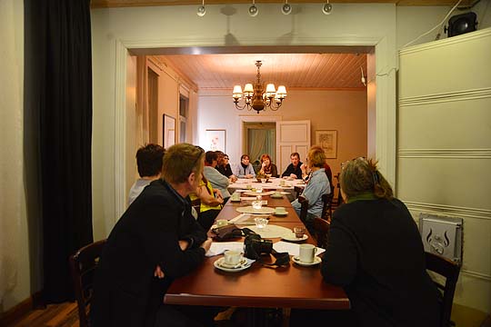 Aseman kyläkokousta pidettiin maanantaina Levolassa. Pöydän päässä kuulolla muun muassa Tuula Kuuluvainen, Kaisa-Leena Kaarlonen, Päivi Pulkkinen-Watson ja Matti Hoppania.