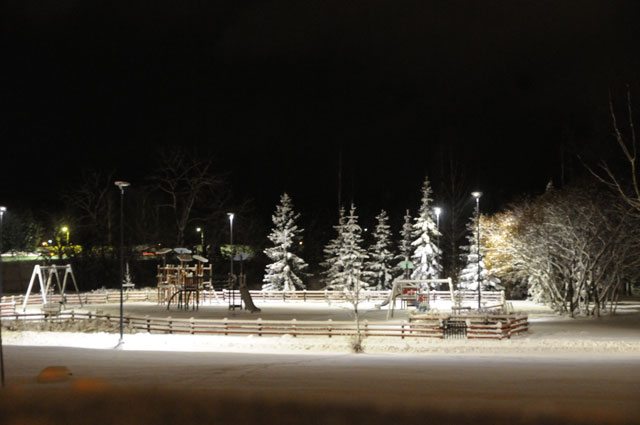 Laurinpuiston ja puisto halkovan kevytväylän uudet ledvalot syttyivät jouluksi