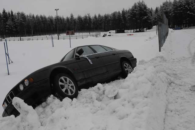 Rattijuoppo päättyi Melassuon kentän penkkaan keskellä päivää.