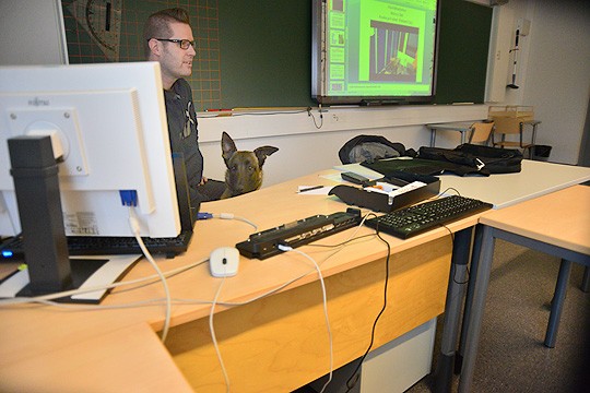 Jani Harjunpää ja Nitro vierailivat yhteiskoulussa maanantaina.